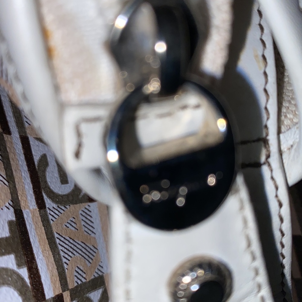 Salvatore Ferragamo bag sale! - Picture 12 of 12